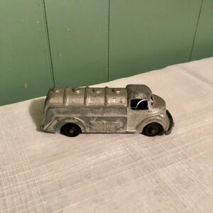 Vintage 50's Leslie Henry Gulf Oil Gas Delivery Diecast Tanker Antique Toy Truck